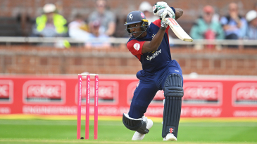 Tawanda Muyeye scorches Essex with scintillating maiden hundred