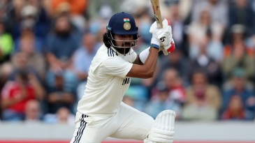 Rahul fifty takes India’s lead past 150 after England strike early