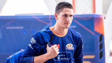 Coetzee returns as South Africa bowl; Jacobs debuts for New Zealand