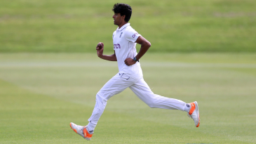 Middlesex rookies condemn leaders Leicestershire to innings rout