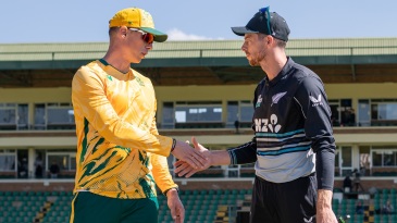 South Africa opt to bowl in tri-series final; NZ make four changes