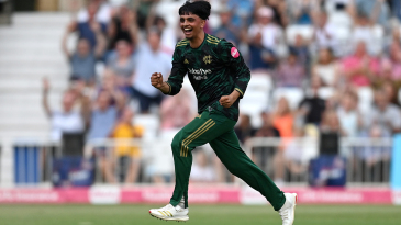 Farhan five-for, Moores pyrotechnics claim spoils for Notts