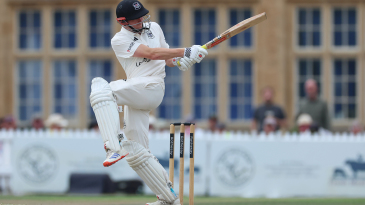 Phillips hundred highlights final-day scramble for bonus points