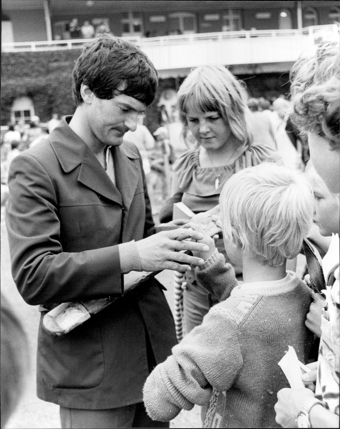 Alan Knott signs autographs during a rain interruption in a World Series Cricket Country Cup match in Lismore, in the first WSC season