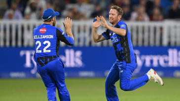 Williamson, Dawson lead Spirit charge to dent Brave’s knockout hopes