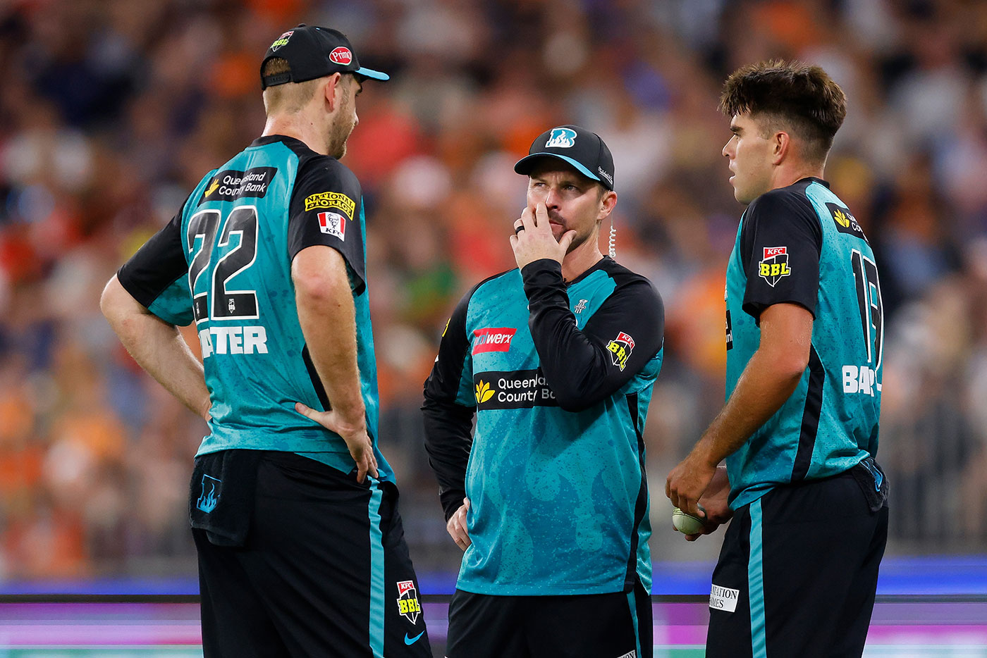 Munro (centre) has captained Brisbane Heat in 11 matches across two BBL seasons, winning seven of those