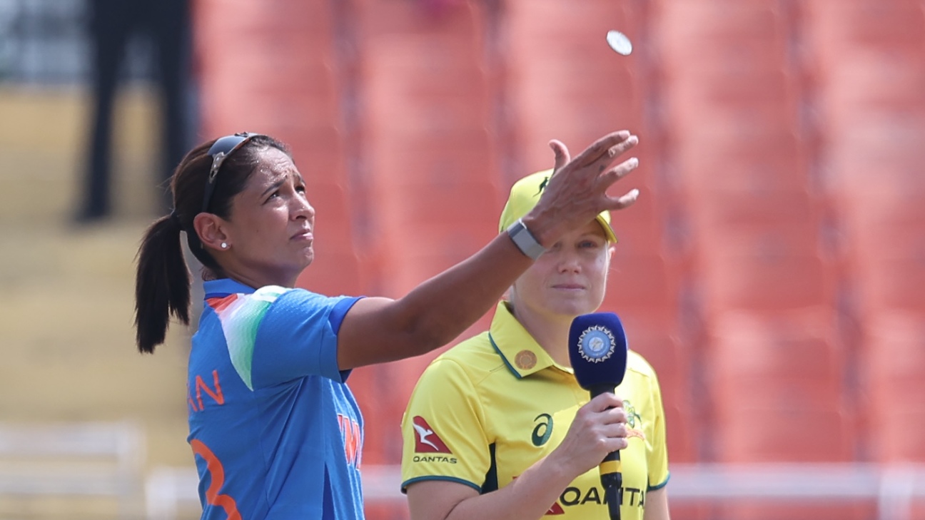 Australia bring in Harris and Garth and ask unchanged India to field in decider