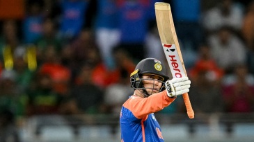 Sloppy but unbeaten India storm into Asia Cup final