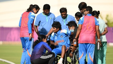 Reddy suffers blow to knee during warm-up match against England
