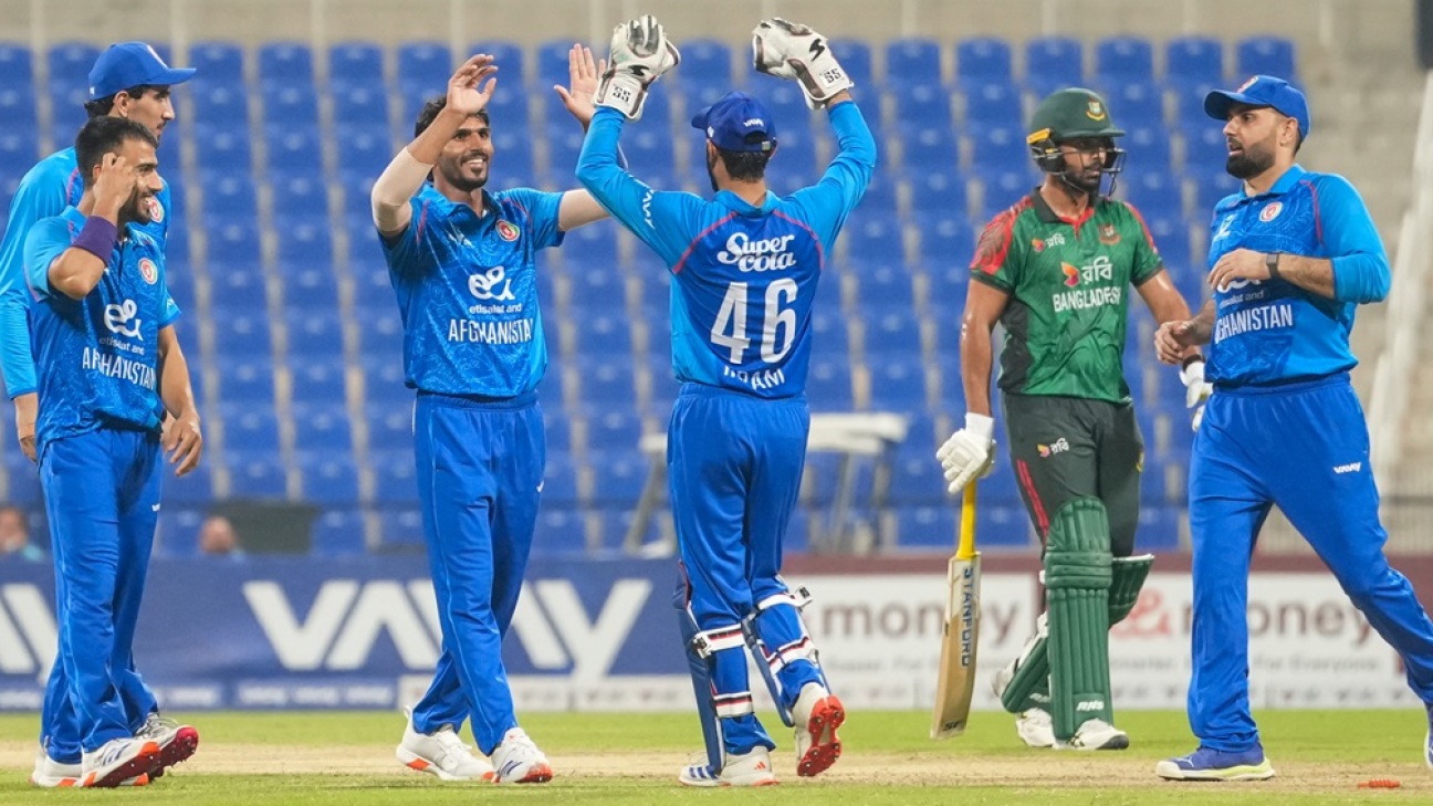 Simmons wants Bangladesh players to stay off social media following unsavoury episode
