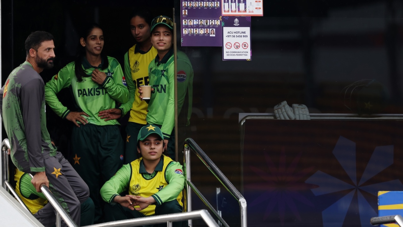 South Africa look to keep winning as Pakistan hope to make a late charge