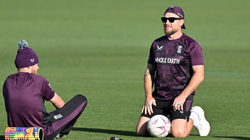 New Zealand choose to bowl again with both sides unchanged