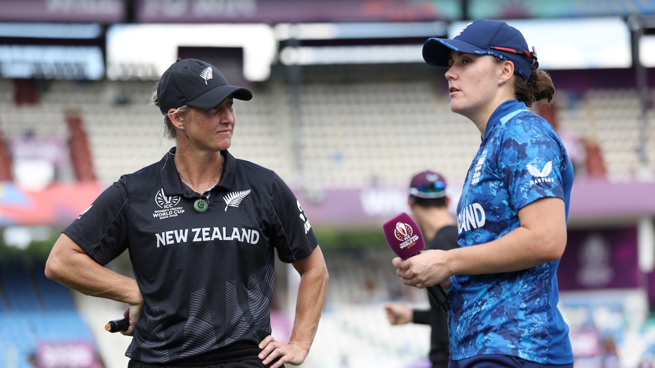 Devine wins toss and has a bat in her farewell ODI; England bring in Wyatt-Hodge