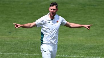 Webster takes five on tough day for his Test chances