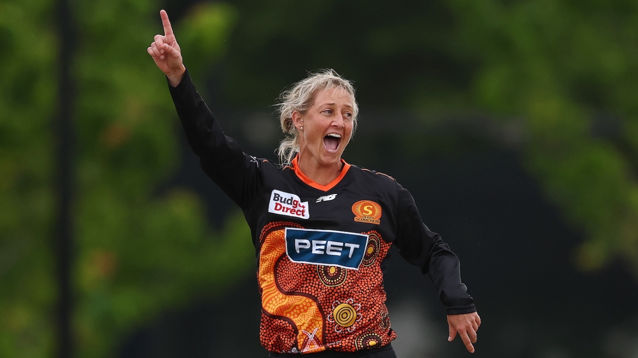 Devine three-for takes Scorchers past Strikers in rain-hit game
