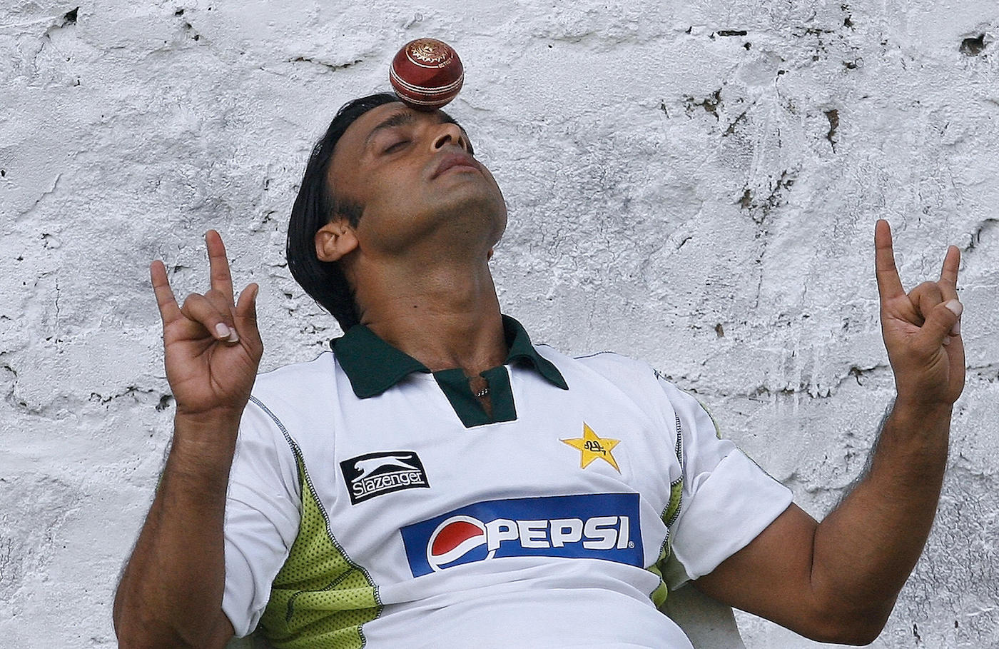 Face is base <i>yaar</i>: Shoaib Akhtar has found his ball-ance