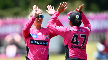Gardner’s sublime over snaps Hobart Hurricanes’ WBBL streak