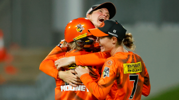 Perth Scorchers hold on in thriller as Darcie Brown falls just short