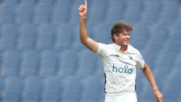 Gannon takes five but Macdonald, Short and Perry put Victoria on top