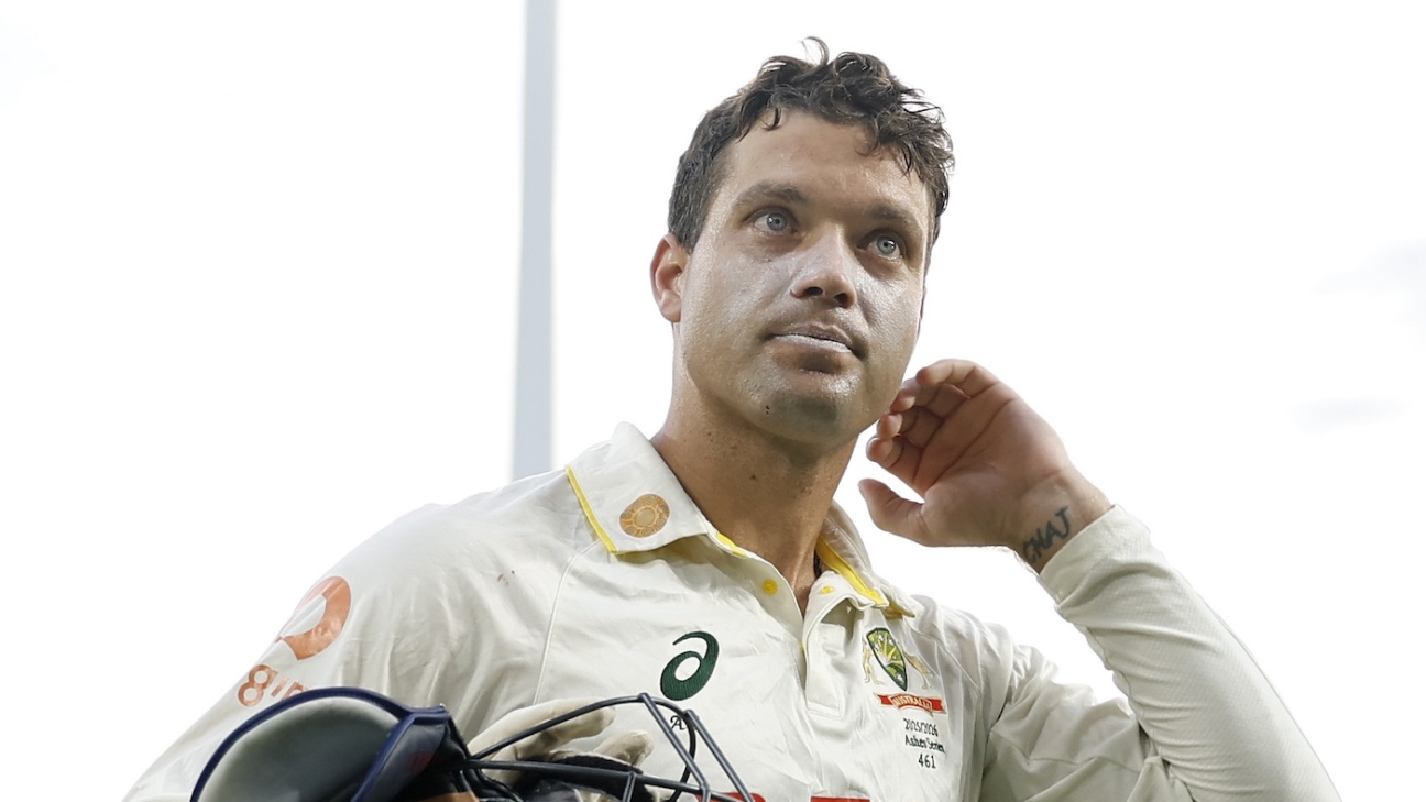 Carey expects England to ‘refresh the batteries’ in four-day Noosa break