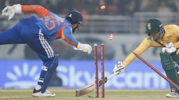 India under pressure as South Africa keep pushing them into corners
