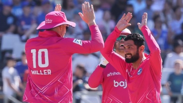 Raza four-for razes through MI Cape Town as Paarl Royals register huge win