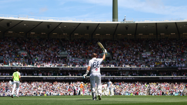 Root takes centre stage with 160 before Head’s 91* leads response