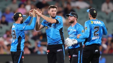 Overton, Scott end Sydney Thunder’s playoff hopes
