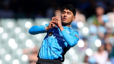 Wadia and Shamsi skittle poor Renegades as Strikers finish strongly