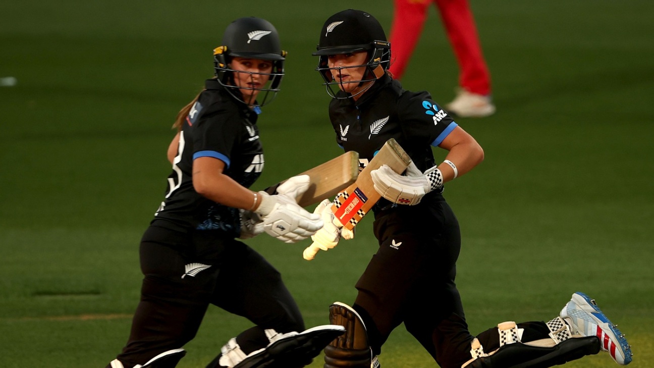 Amelia Kerr and Isabella Gaze power New Zealand to series win