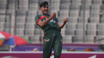 Nahid Rana five-for dismantles Pakistan