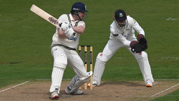 Yates, Bamber star as Warwickshire take charge against Sussex