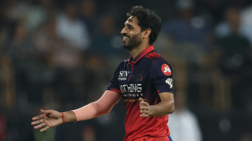 Bhuvneshwar leads Purple Cap race; Kohli climbs up Orange Cap list