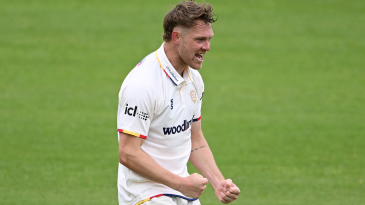 Porter four-for leaves Warwickshire rocking despite Hain grit