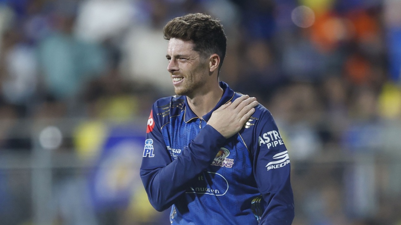 Shoulder injury sidelines Santner for ‘at least a month’