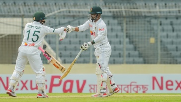 Mushfiqur key as Bangladesh aim for 400-plus after Abbas takes four