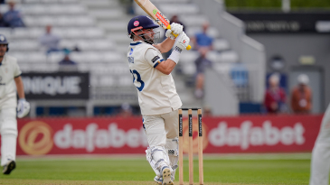 Jewell rediscovers sparkle as Derbyshire make polished start