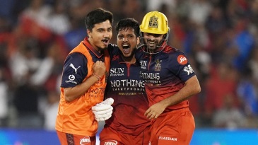 RCB eliminate MI and go top after tense finish