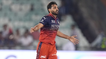 Kohli at No. 3 on orange cap table, Bhuvneshwar at No. 1 on purple cap table