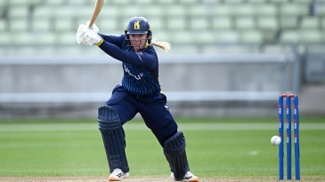 Pavely, Taylor star as Warwickshire swat aside Lancashire