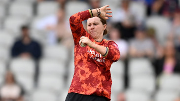 Knott makes her mark as Blaze seal opening-round win