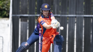Siegers fifty and three-for helps Netherlands make history