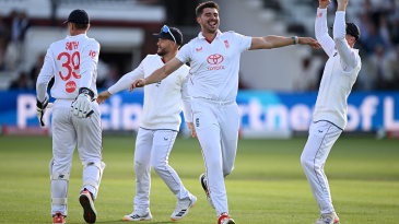 England make inroads after New Zealand set 254 to win
