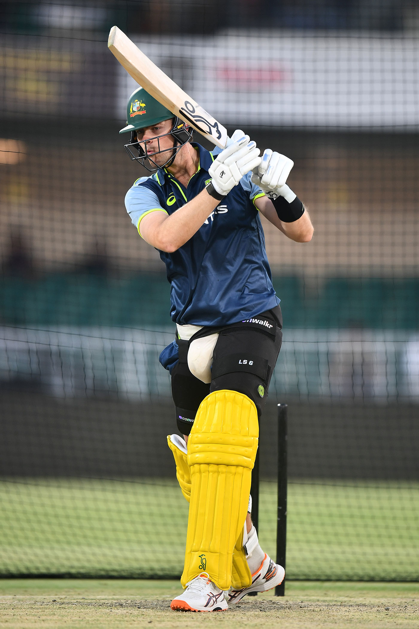 Australia bowl first in series opener, hand Liam S