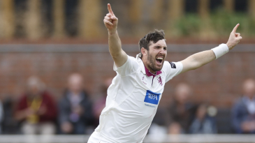 Somerset take control after running through Leicestershire