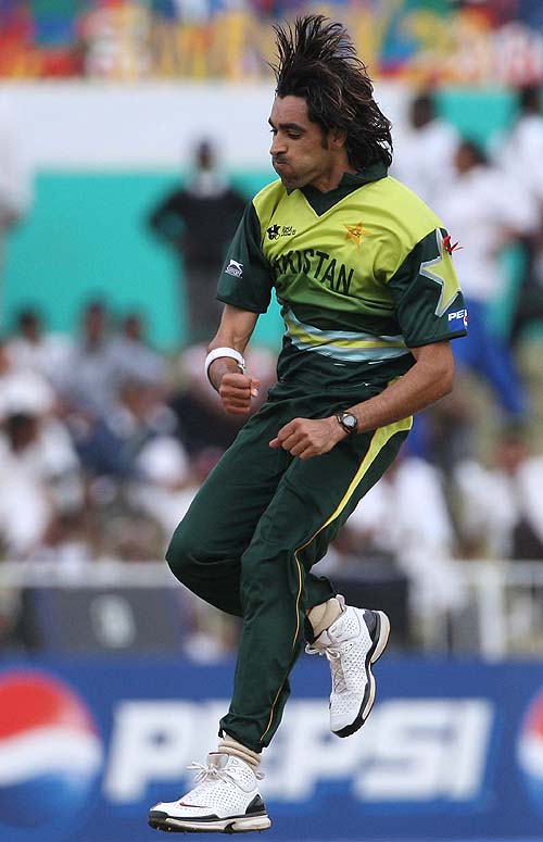 Umar Gul Picked Up A Four For Photo Icc World Twenty Espncricinfo Com